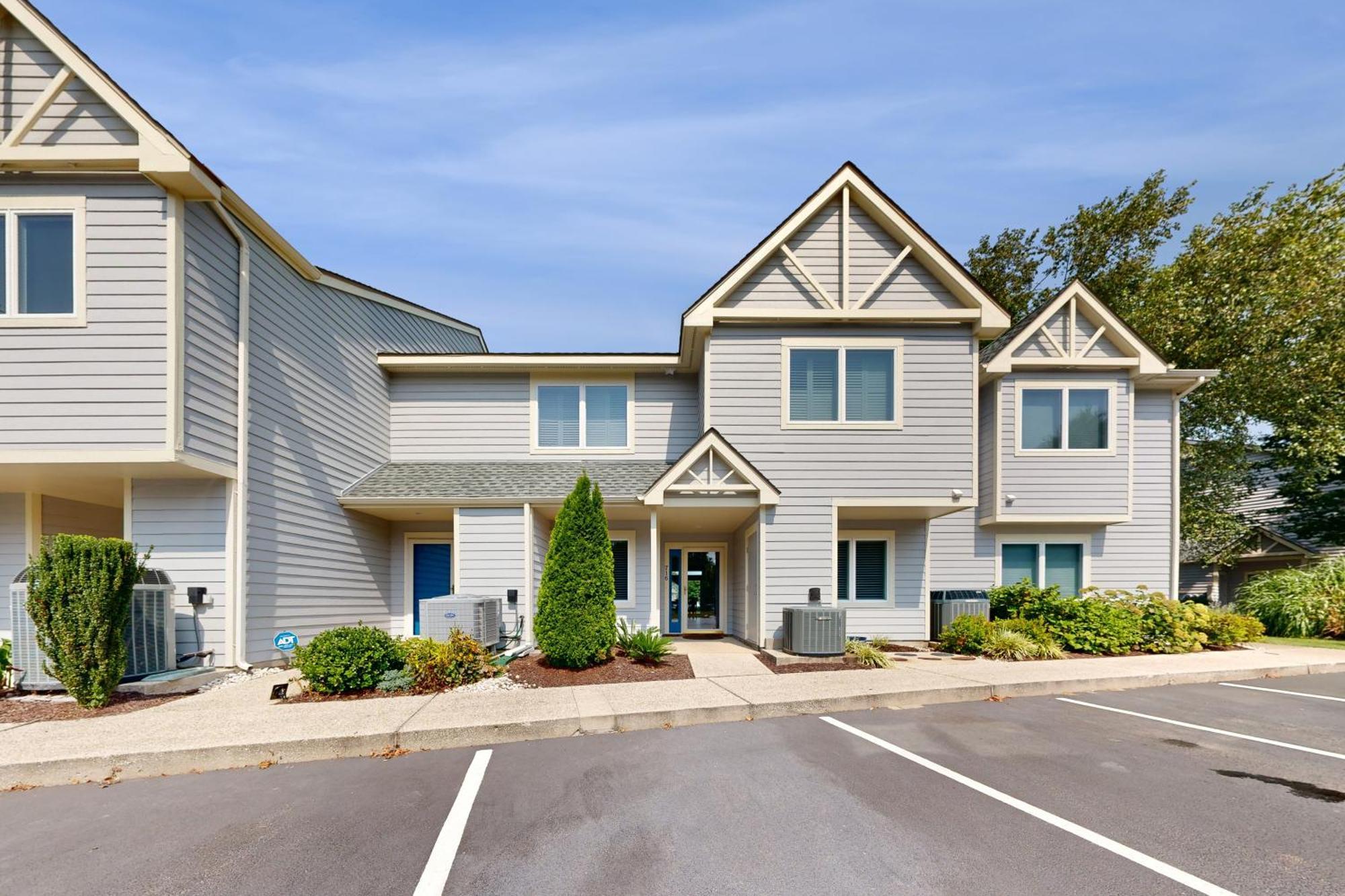 Apartment Spring --- 38167 West Dr. #716