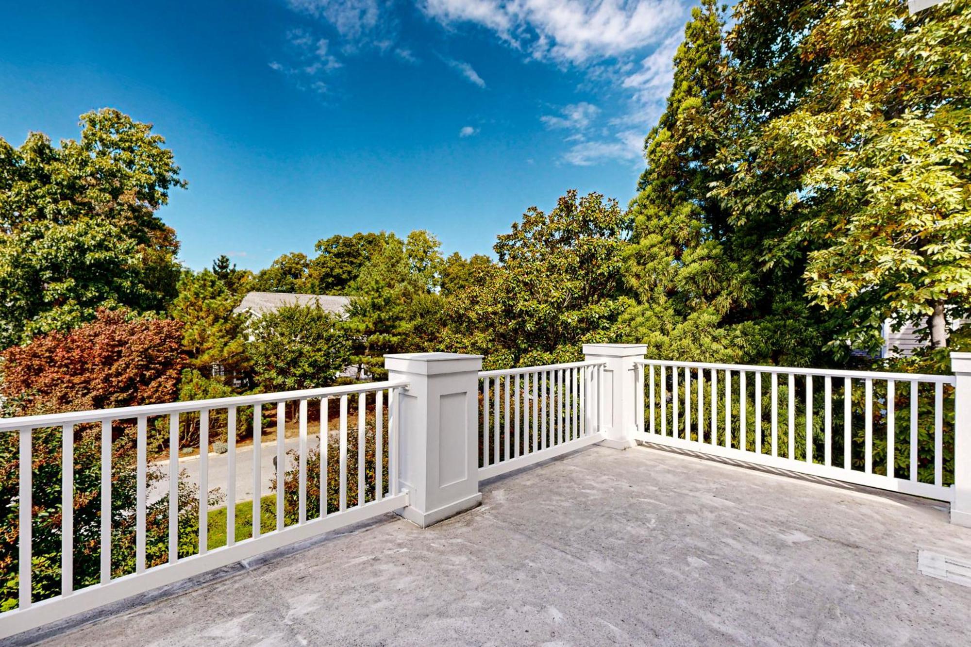 Canal Corkran --- 26 Eleanor Lee Lane East *