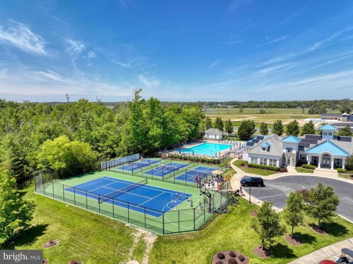 Rehoboth Townhome In Gated Community With 4 Bedrooms And 4 Bathrooms And Fitness Center