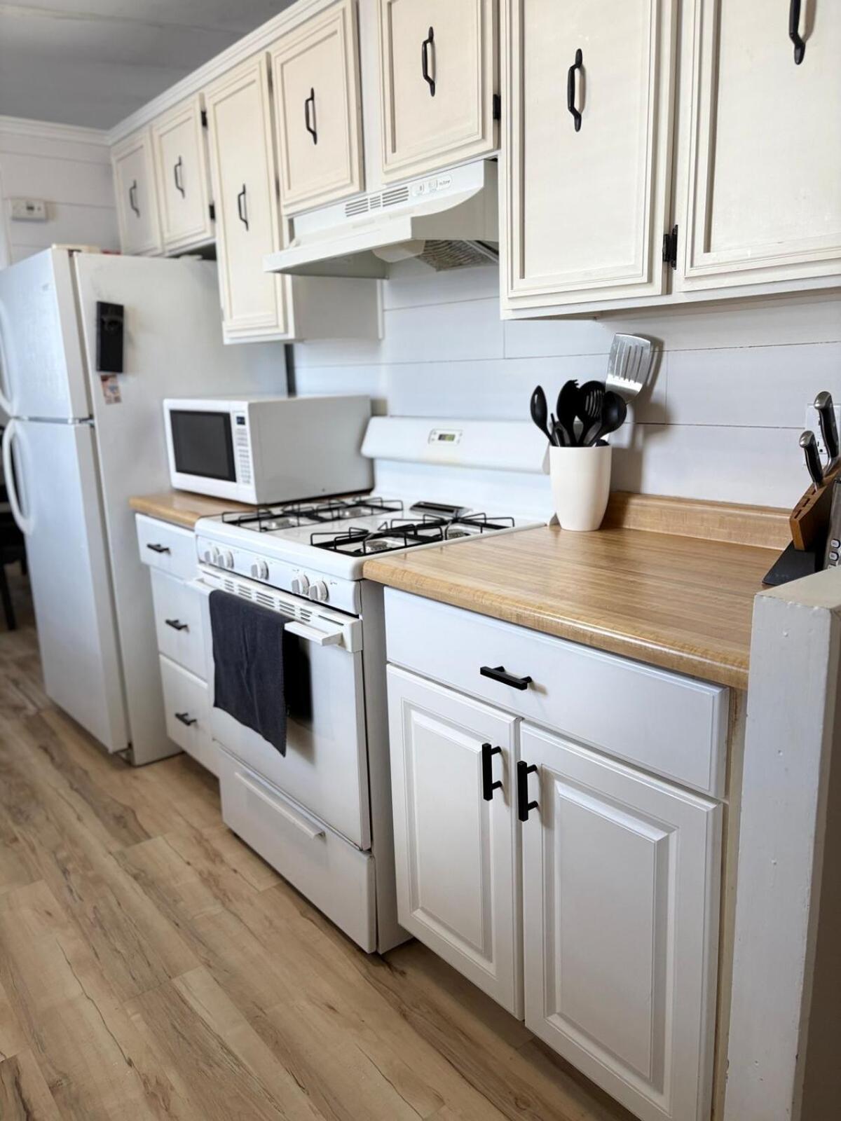 Charming With Fenced Backyard Pet Friendly
