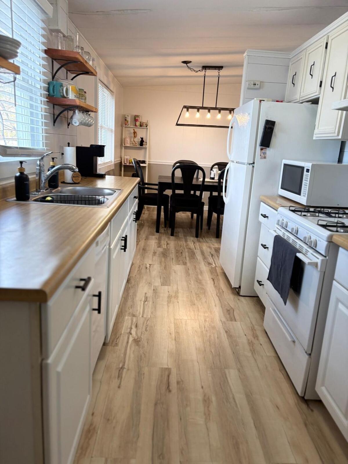 Charming With Fenced Backyard Pet Friendly Holiday home