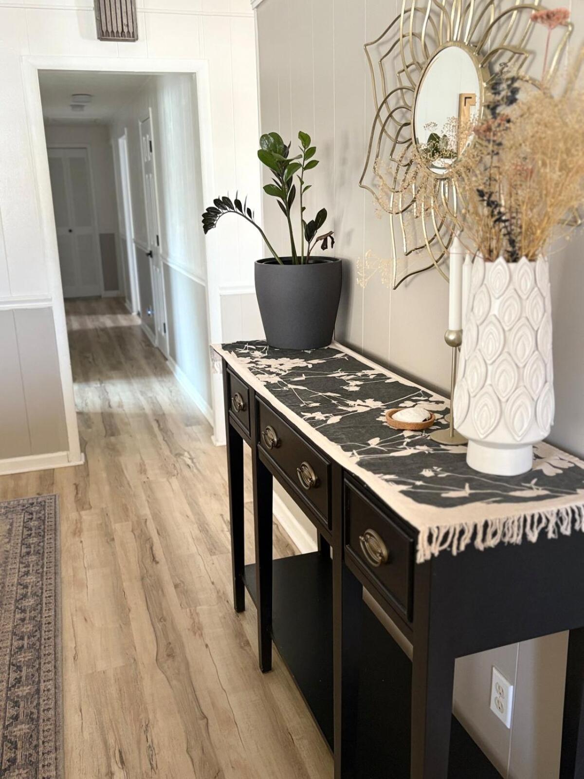 Holiday home Charming With Fenced Backyard Pet Friendly *