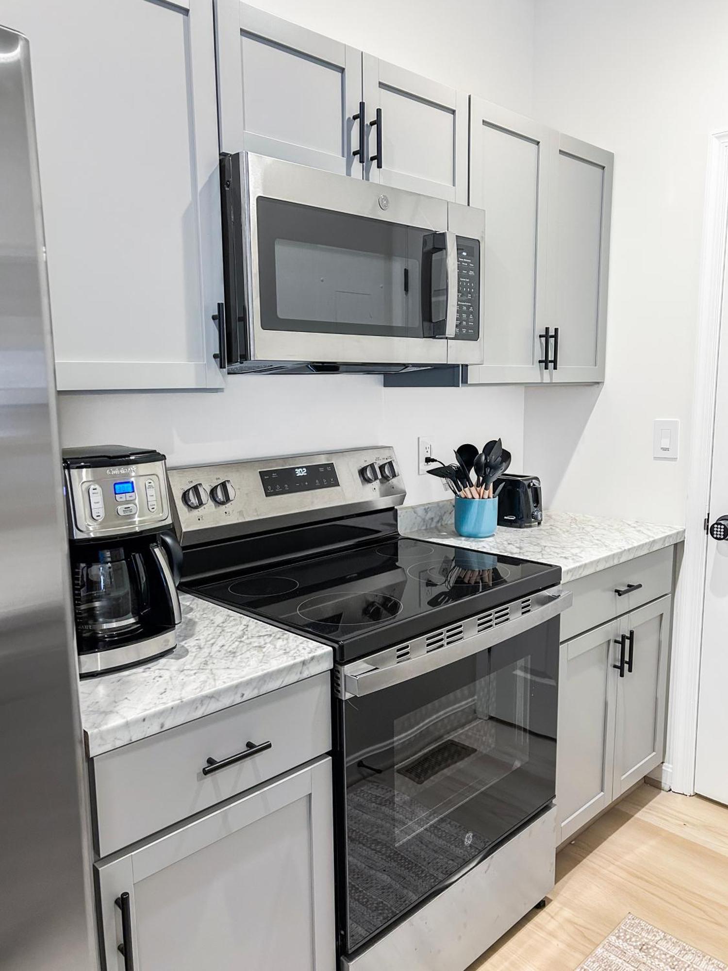 Apartment Modern & Comfy - Close To Outlets & - Pool *