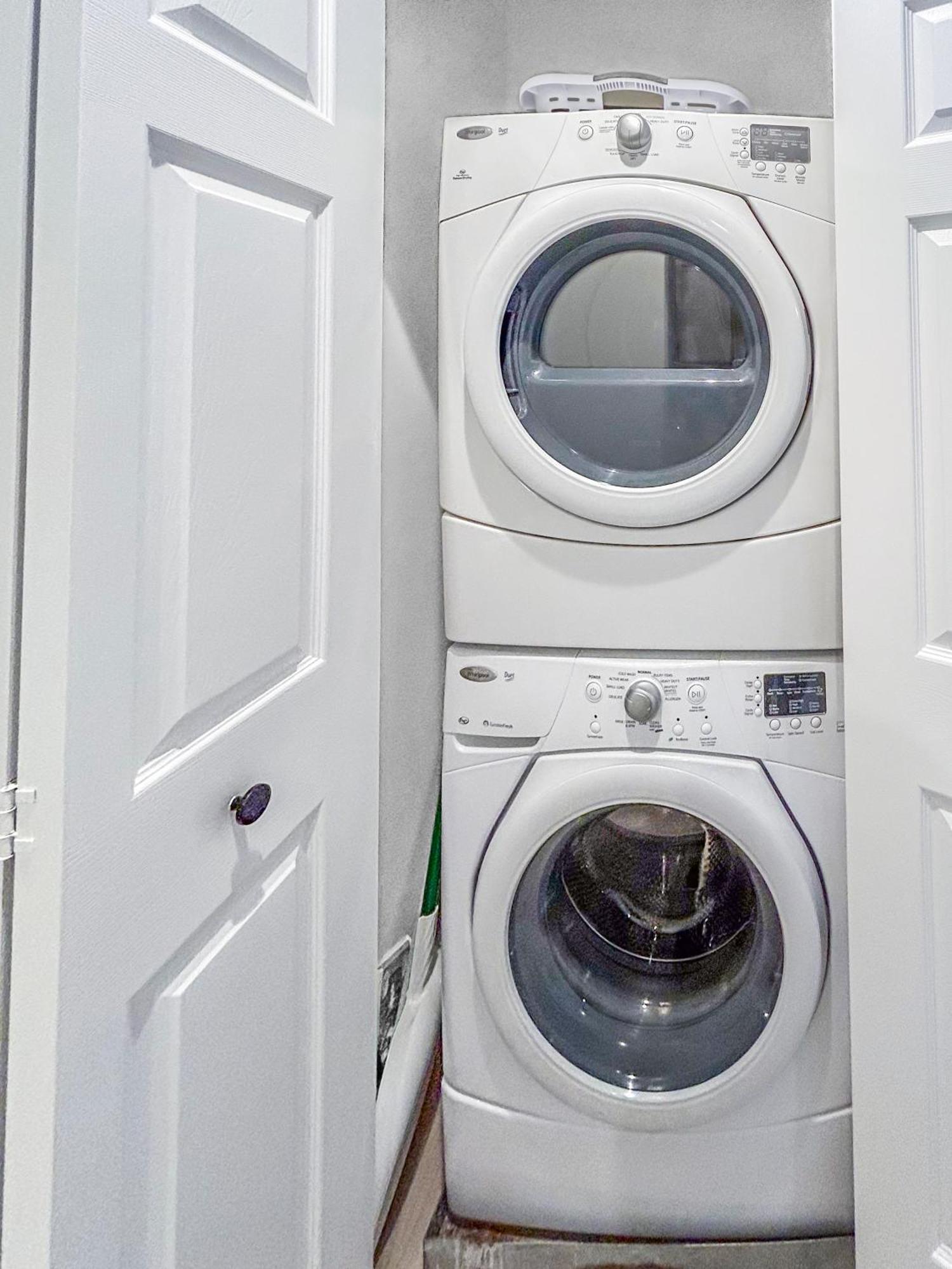 Modern & Comfy - Close To Outlets & - Pool