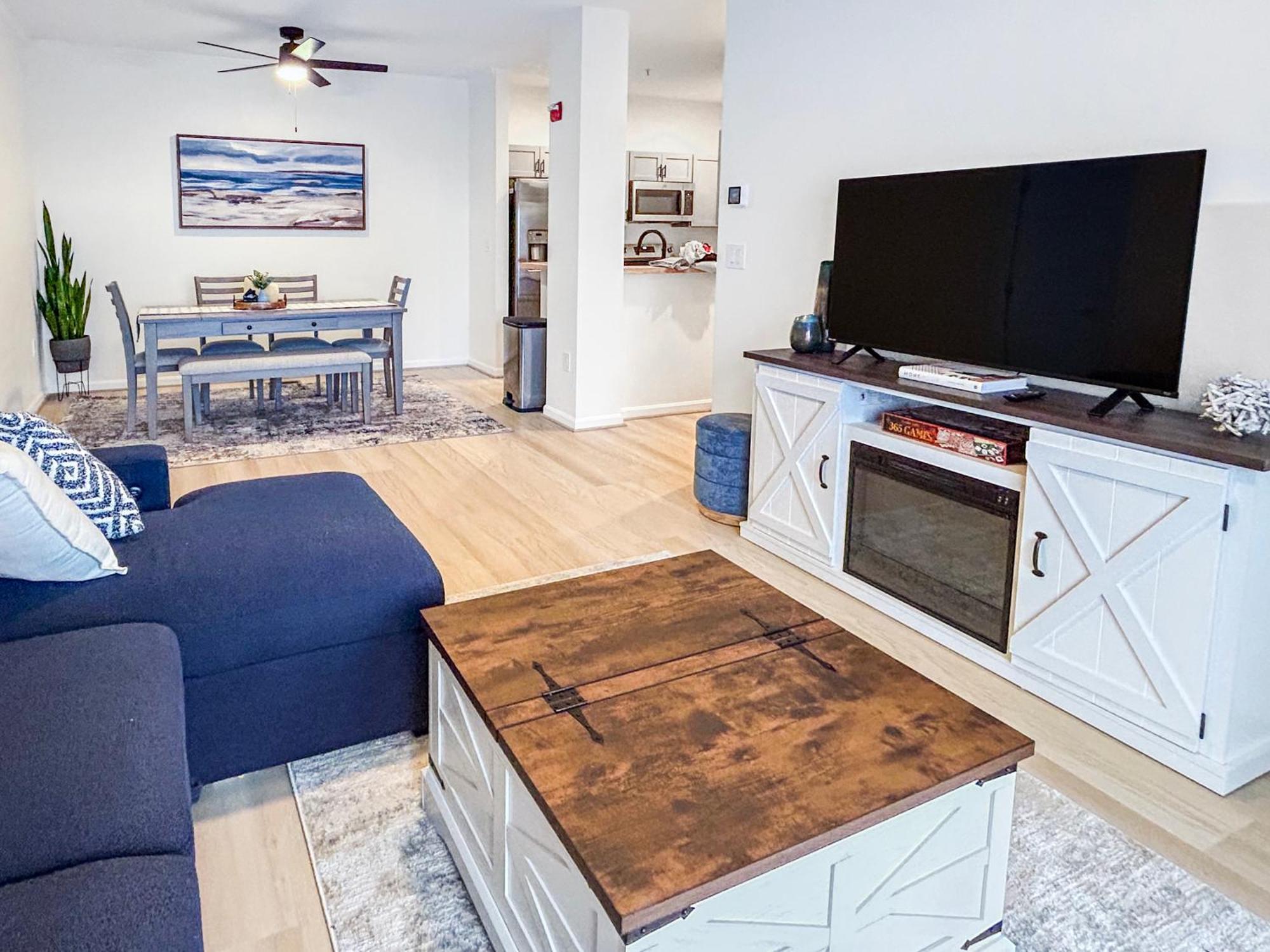 Modern & Comfy - Close To Outlets & - Pool Apartment