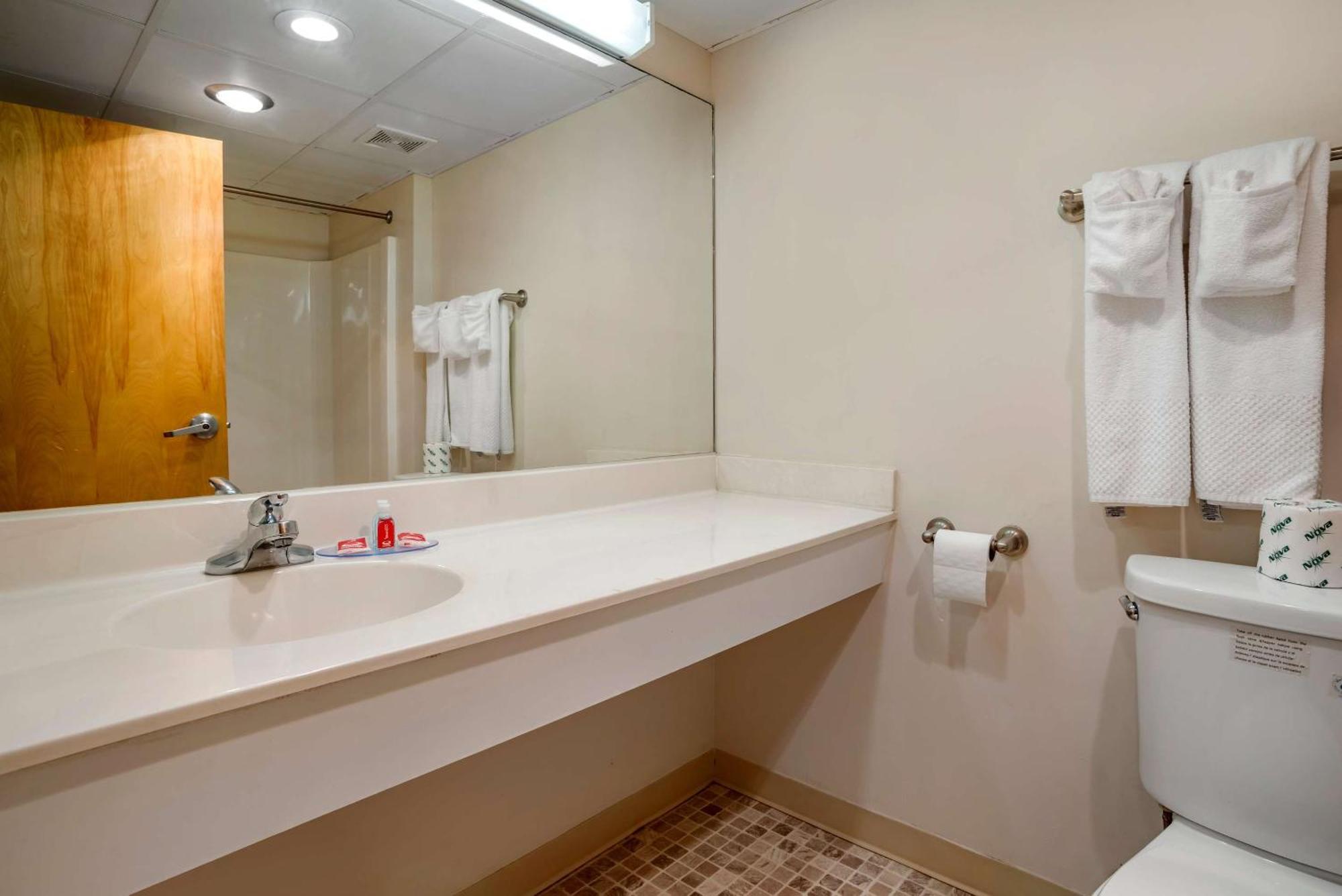 Hotel Econo & Rehoboth
