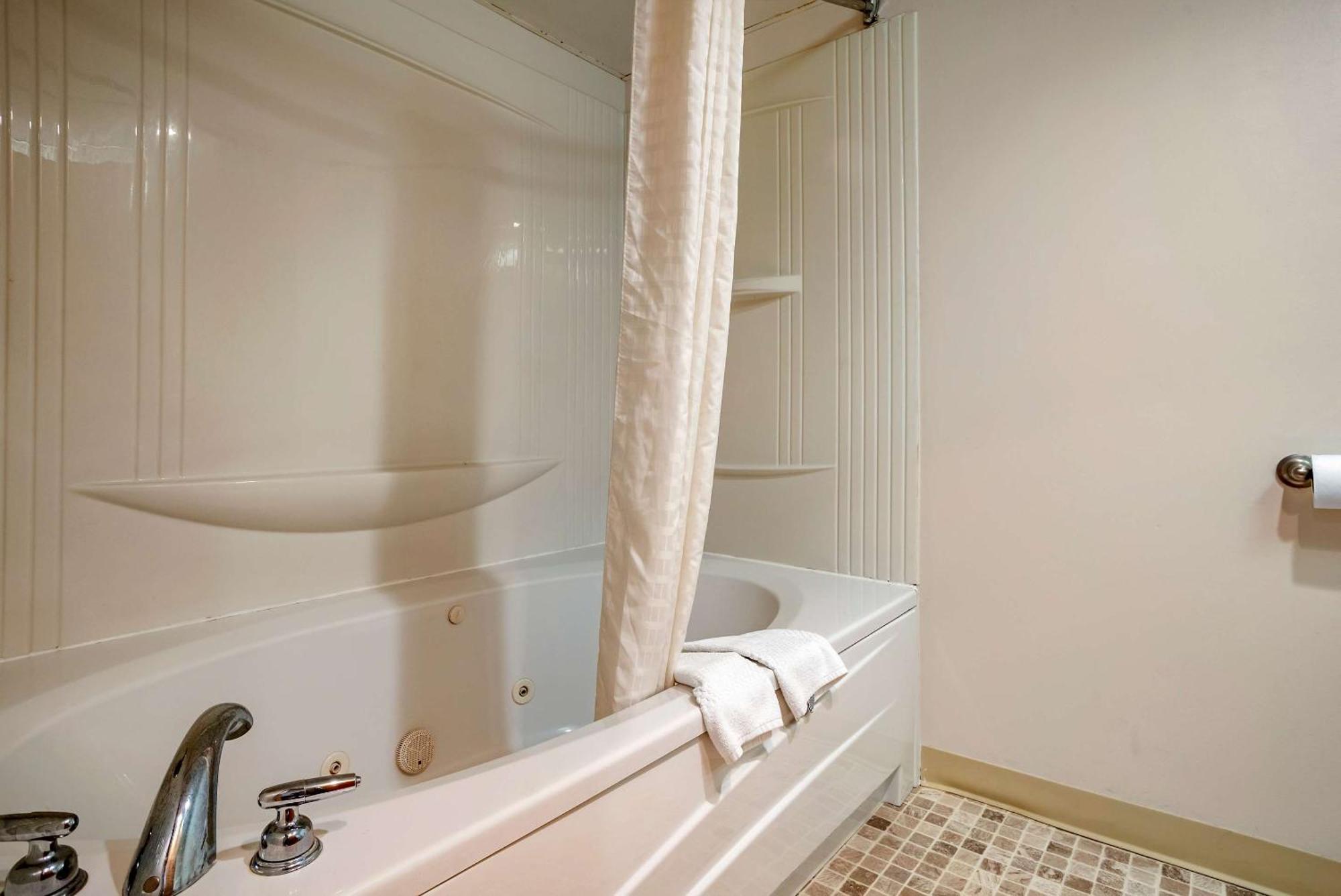 Econo & Rehoboth Hotel 2*