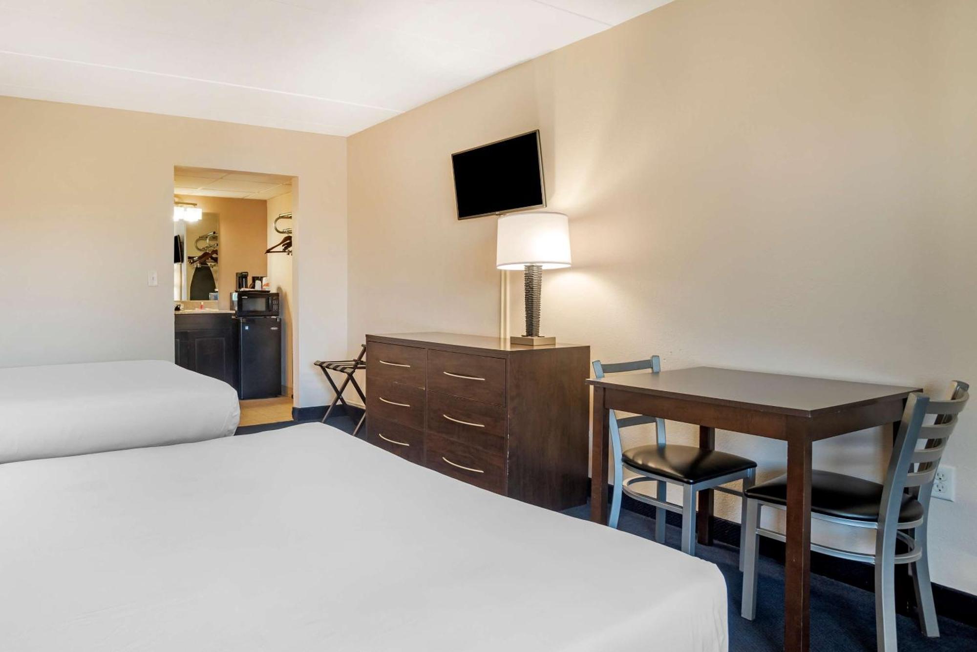 Econo & Rehoboth Hotel