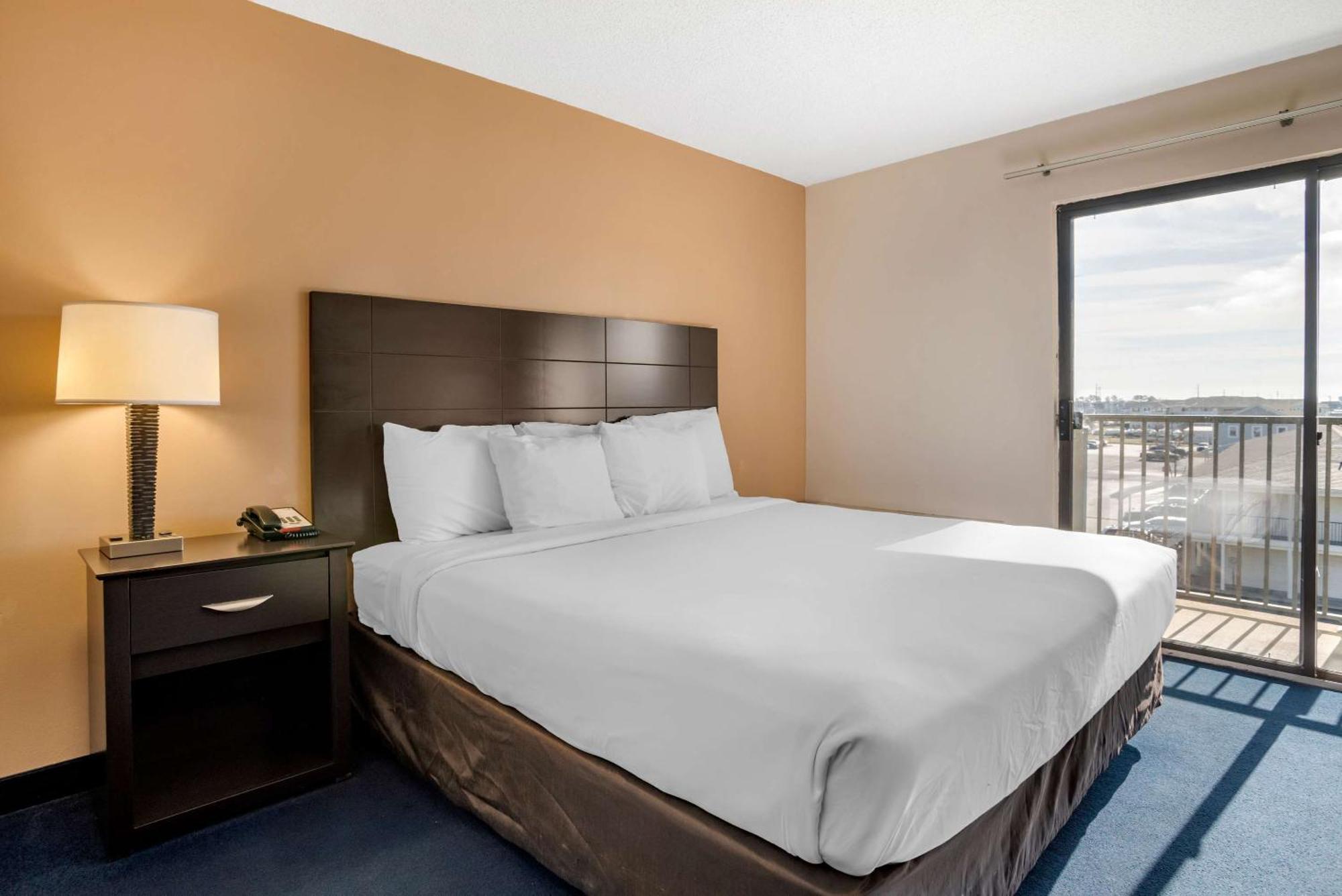 Econo & Rehoboth Hotel 2*