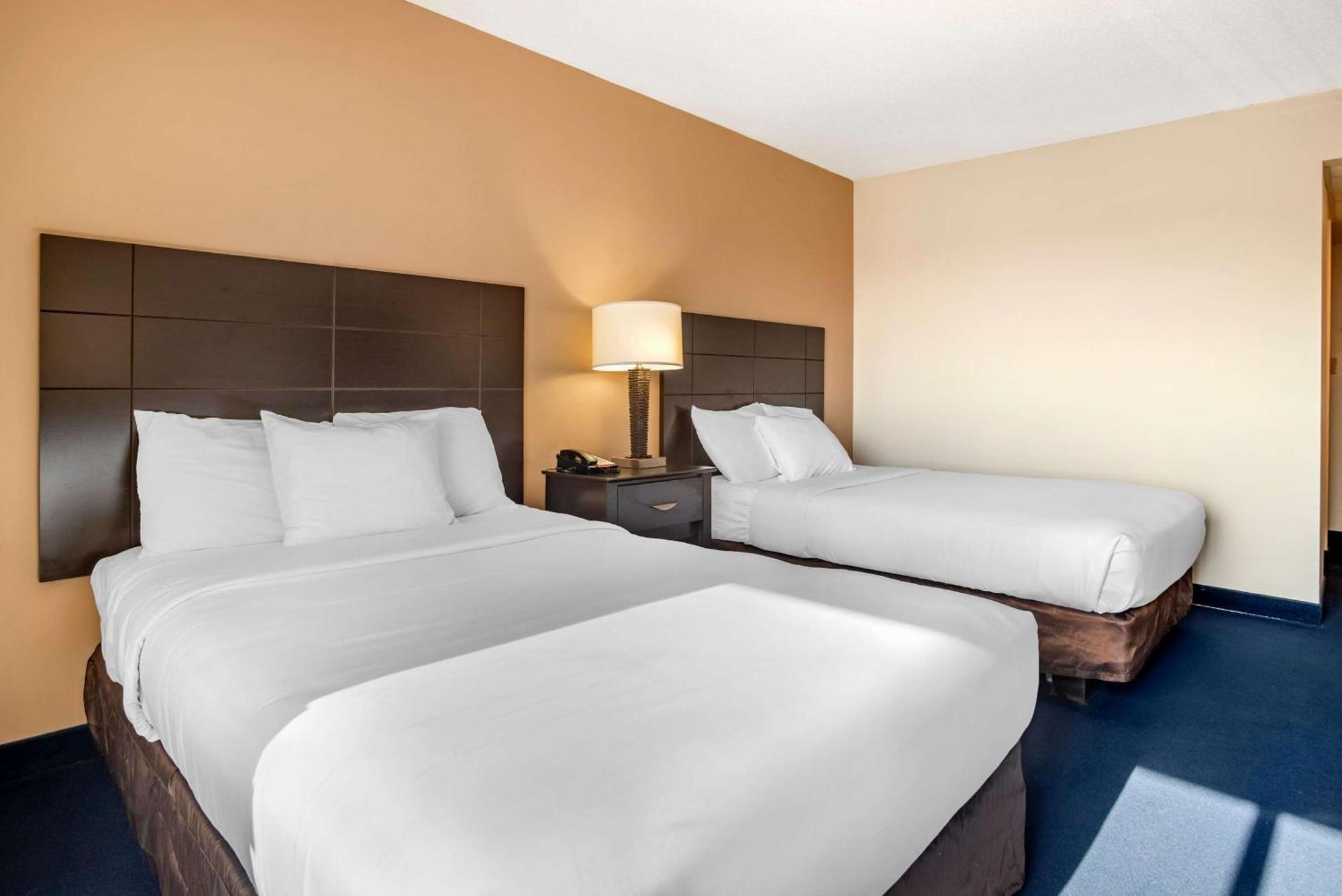 Econo & Rehoboth Hotel