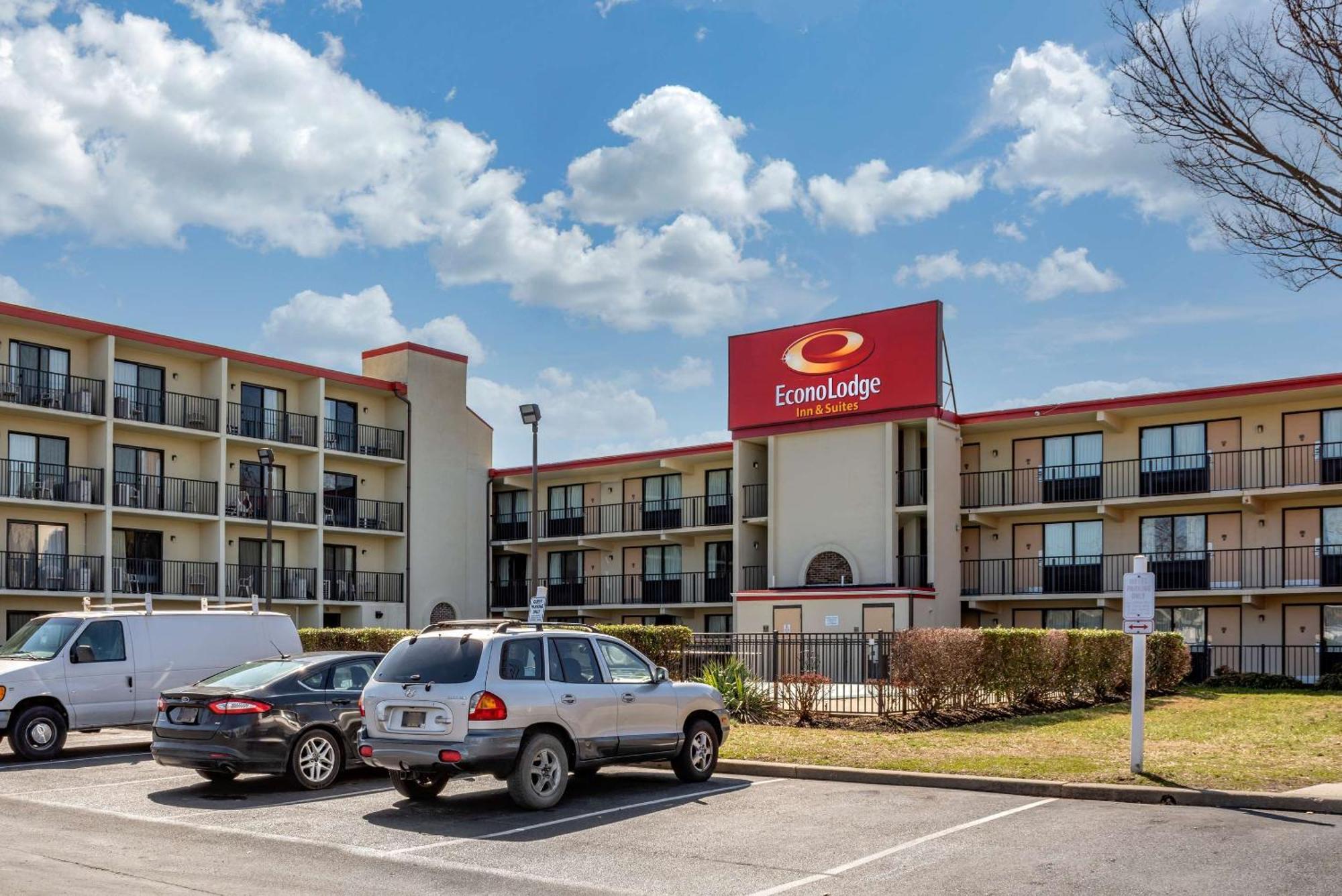 Econo & Rehoboth Hotel