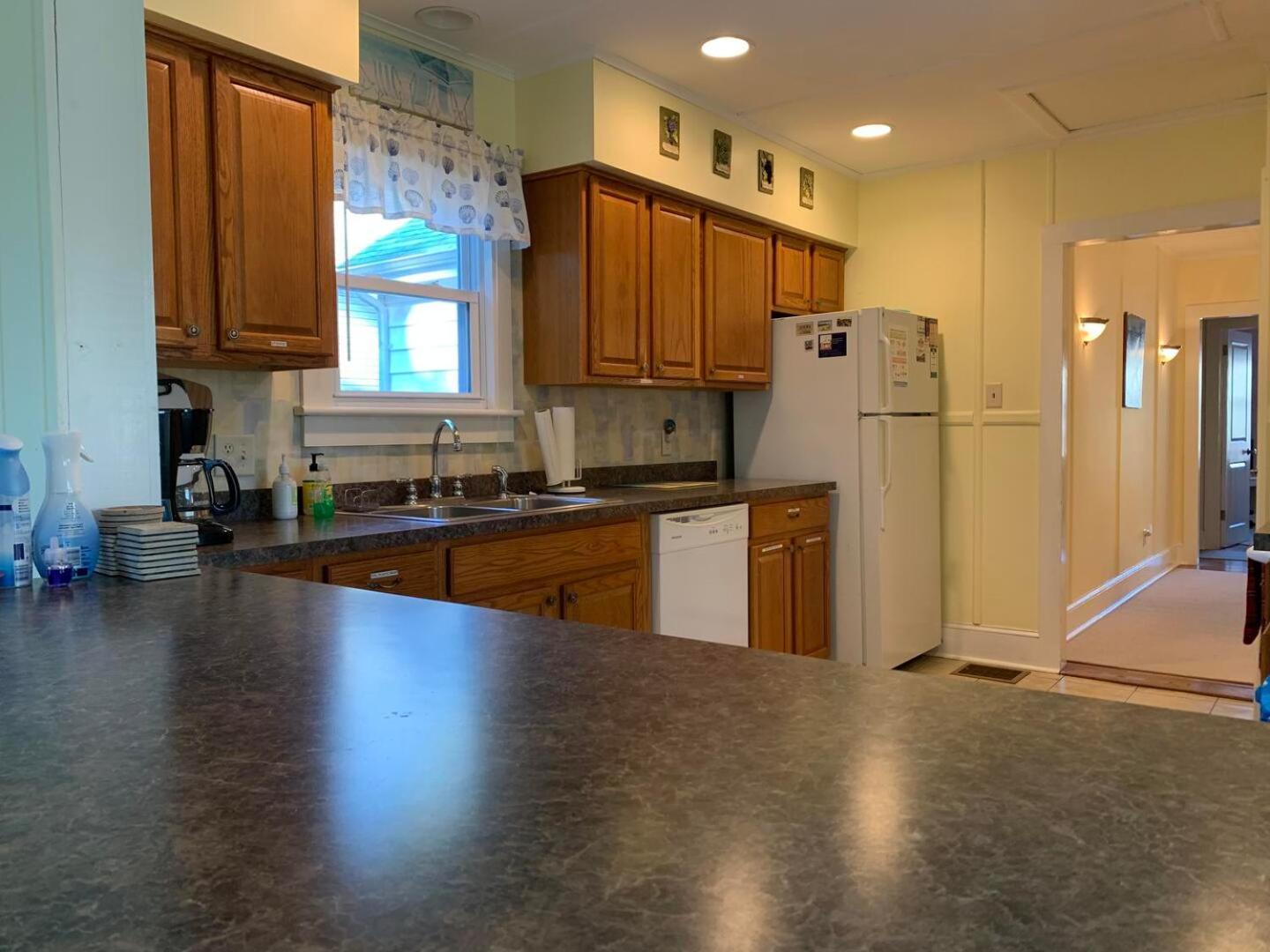 Laurel Street 212a *