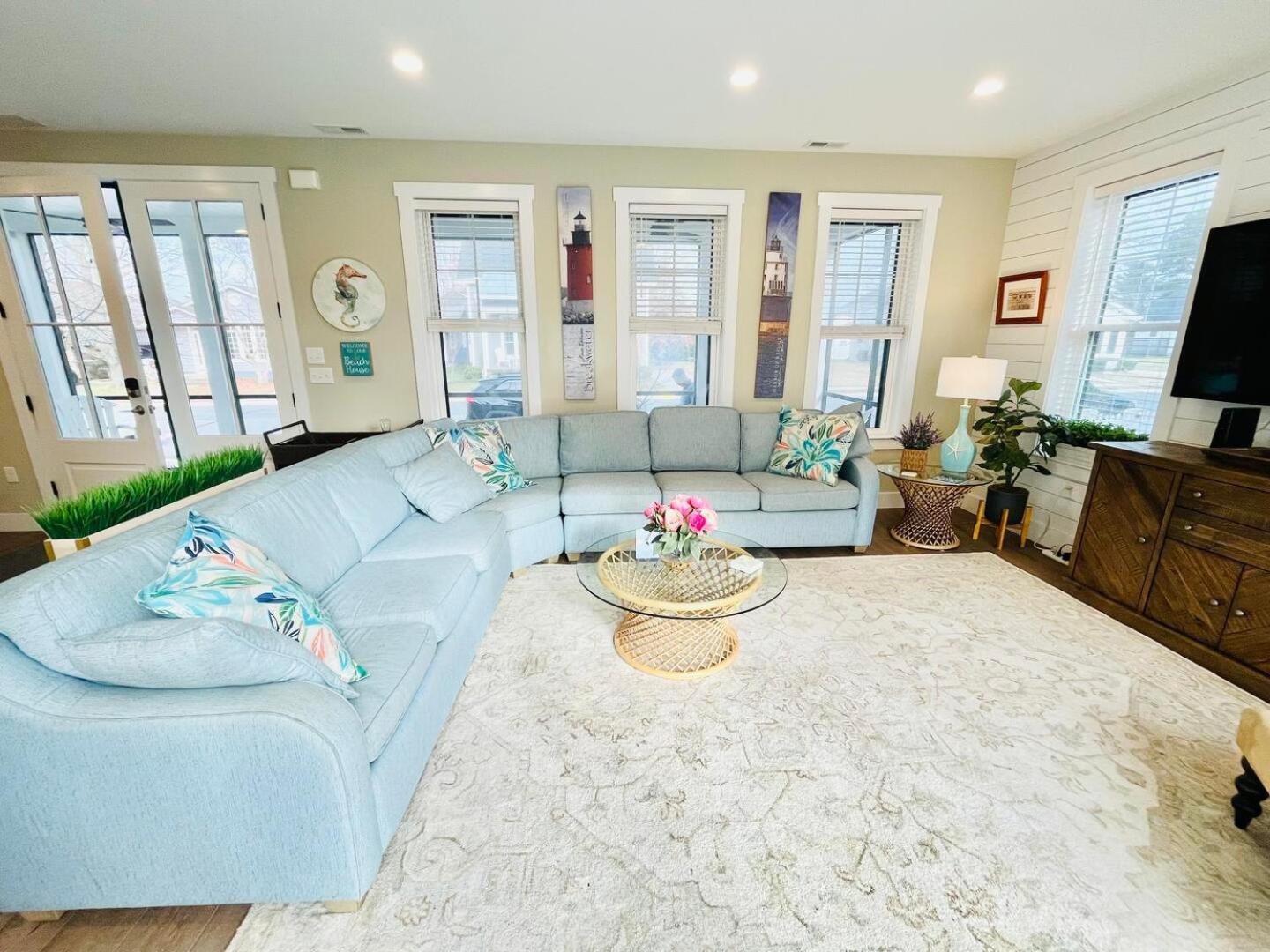 Laurel Street 308 *