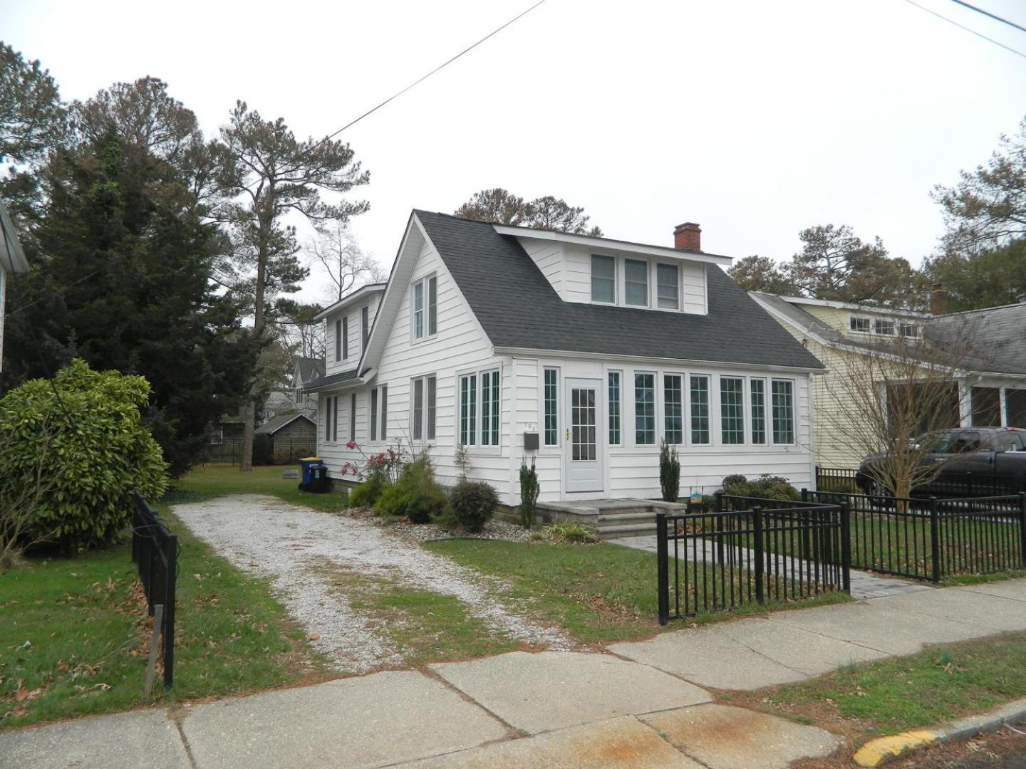 Laurel Street 204