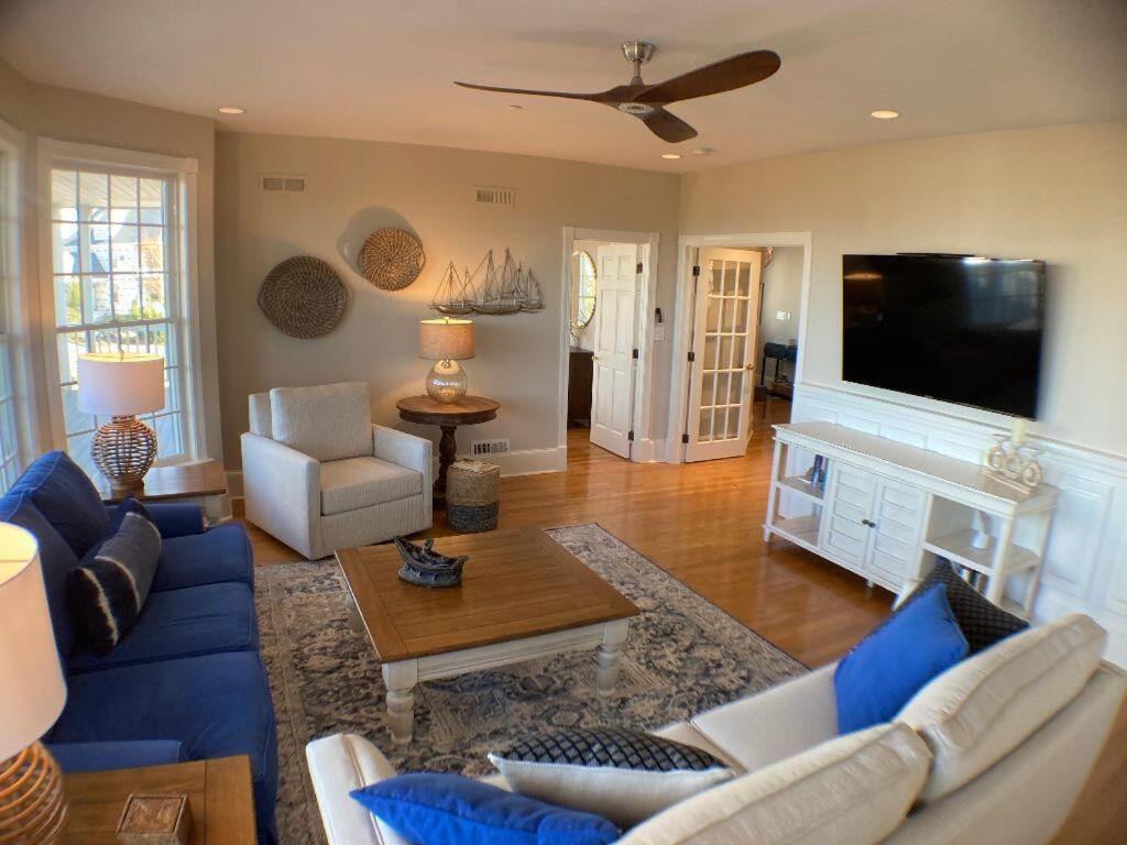 Hall Avenue 33