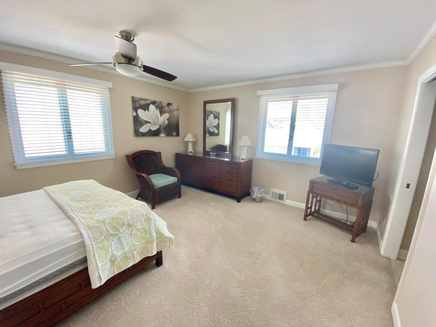 Surf Avenue 35 Holiday home *