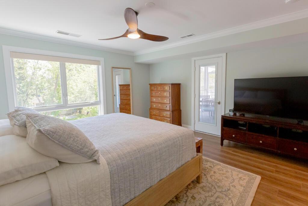 Wilmington Avenue 50 #102
