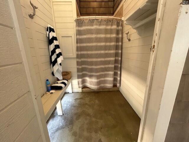 Hall Avenue 33 *