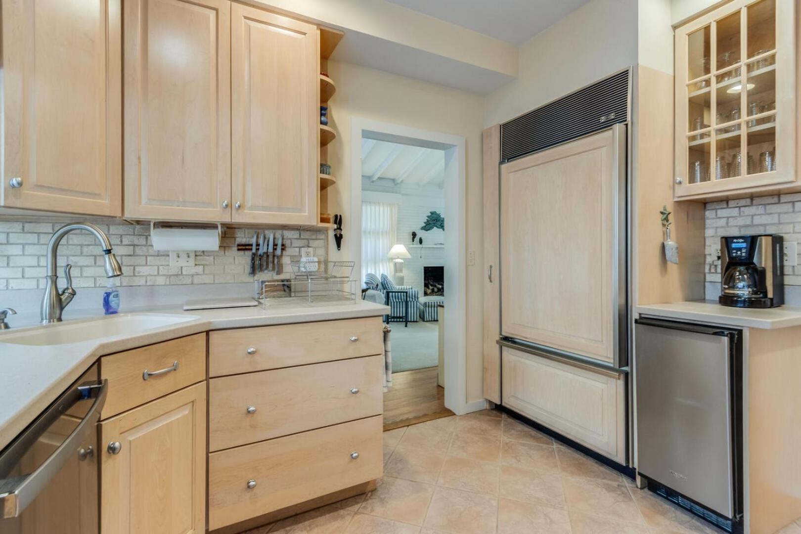 Oak Avenue 77 *