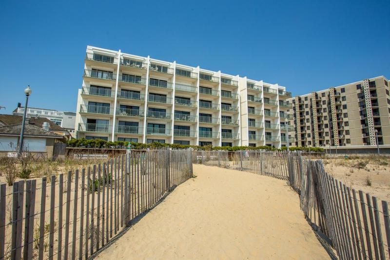 Edgewater House 221