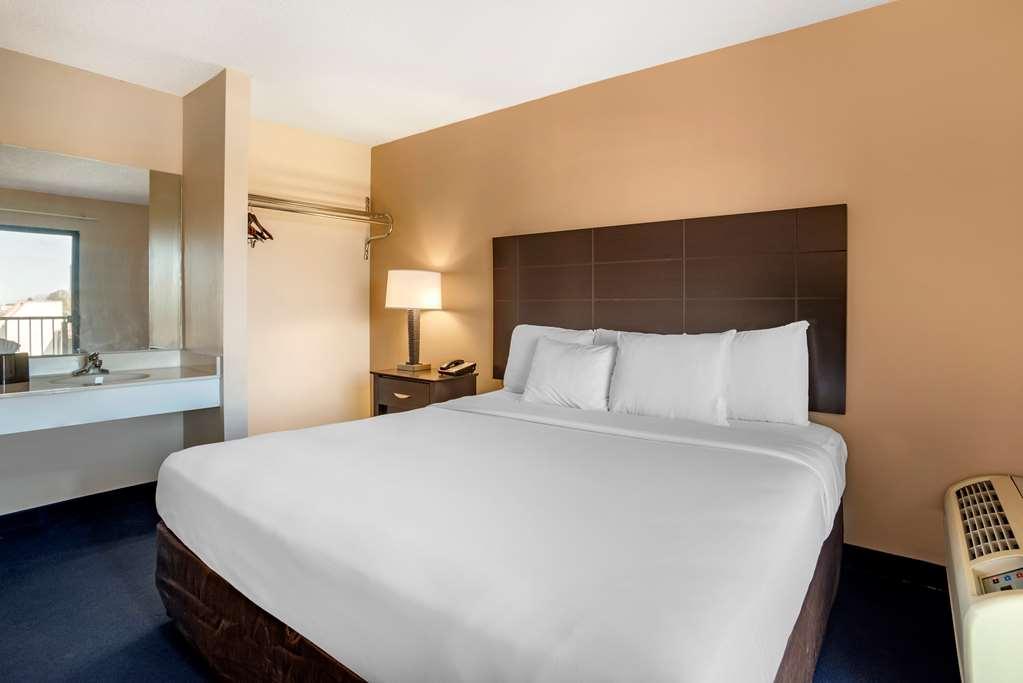 Econo & Rehoboth Hotel 2*