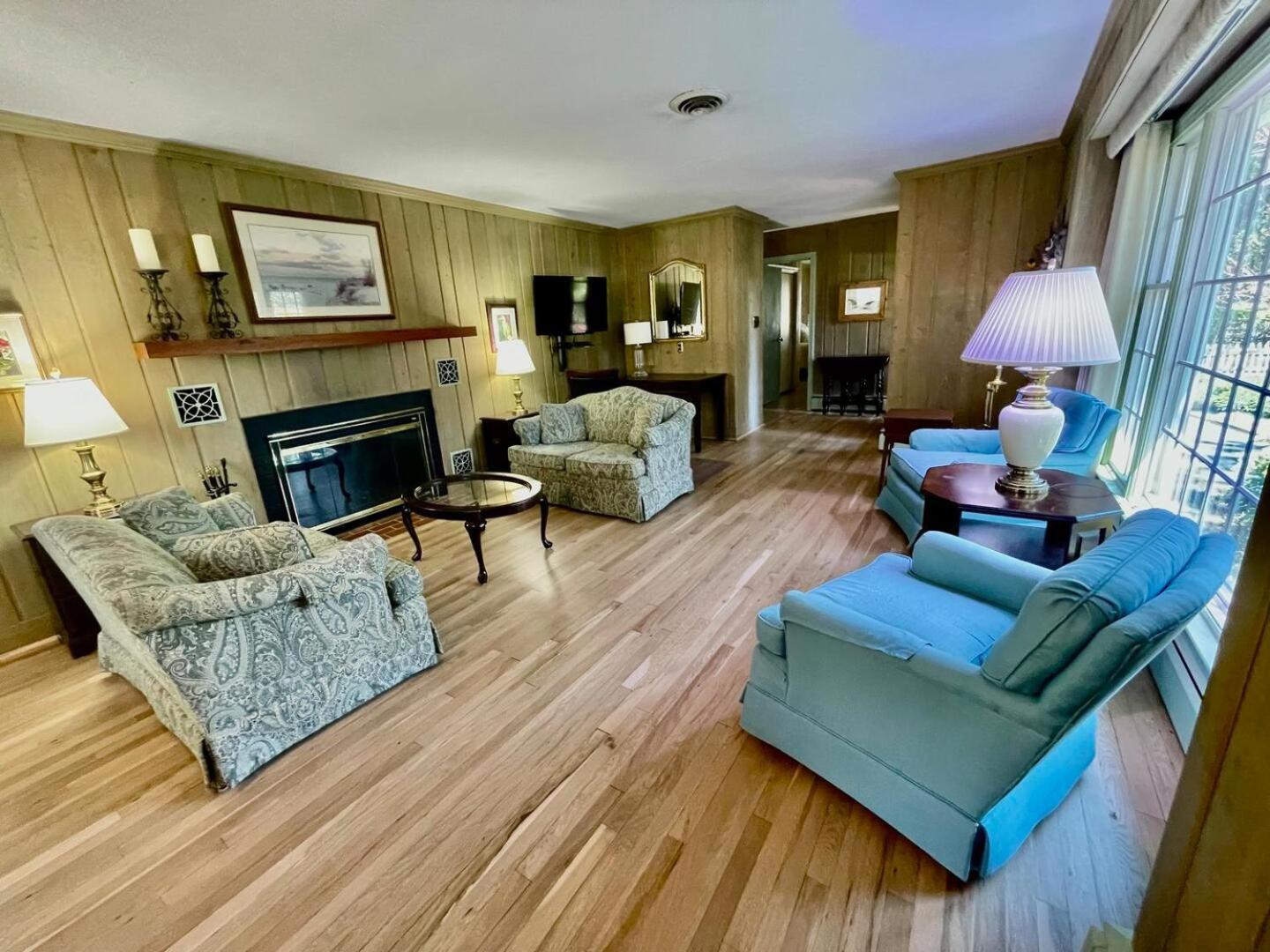 Oak Avenue 33 *