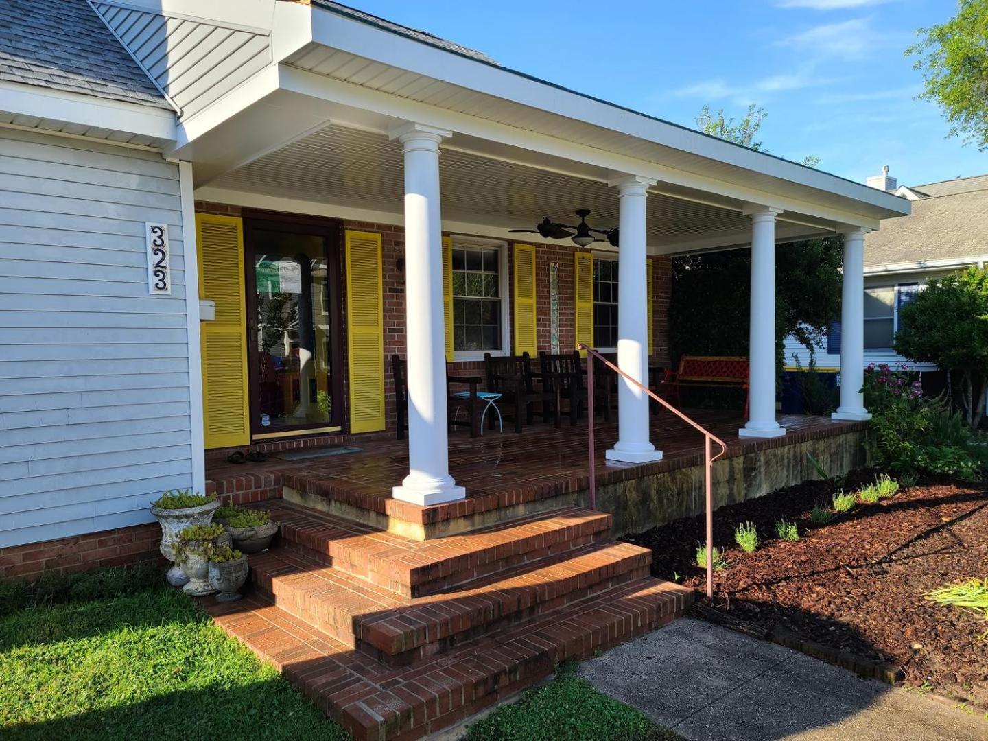 Laurel Street 323 Holiday home