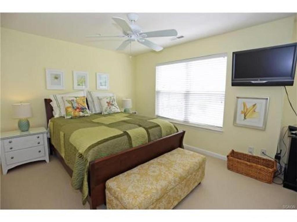 Canal Landing Court 42 *