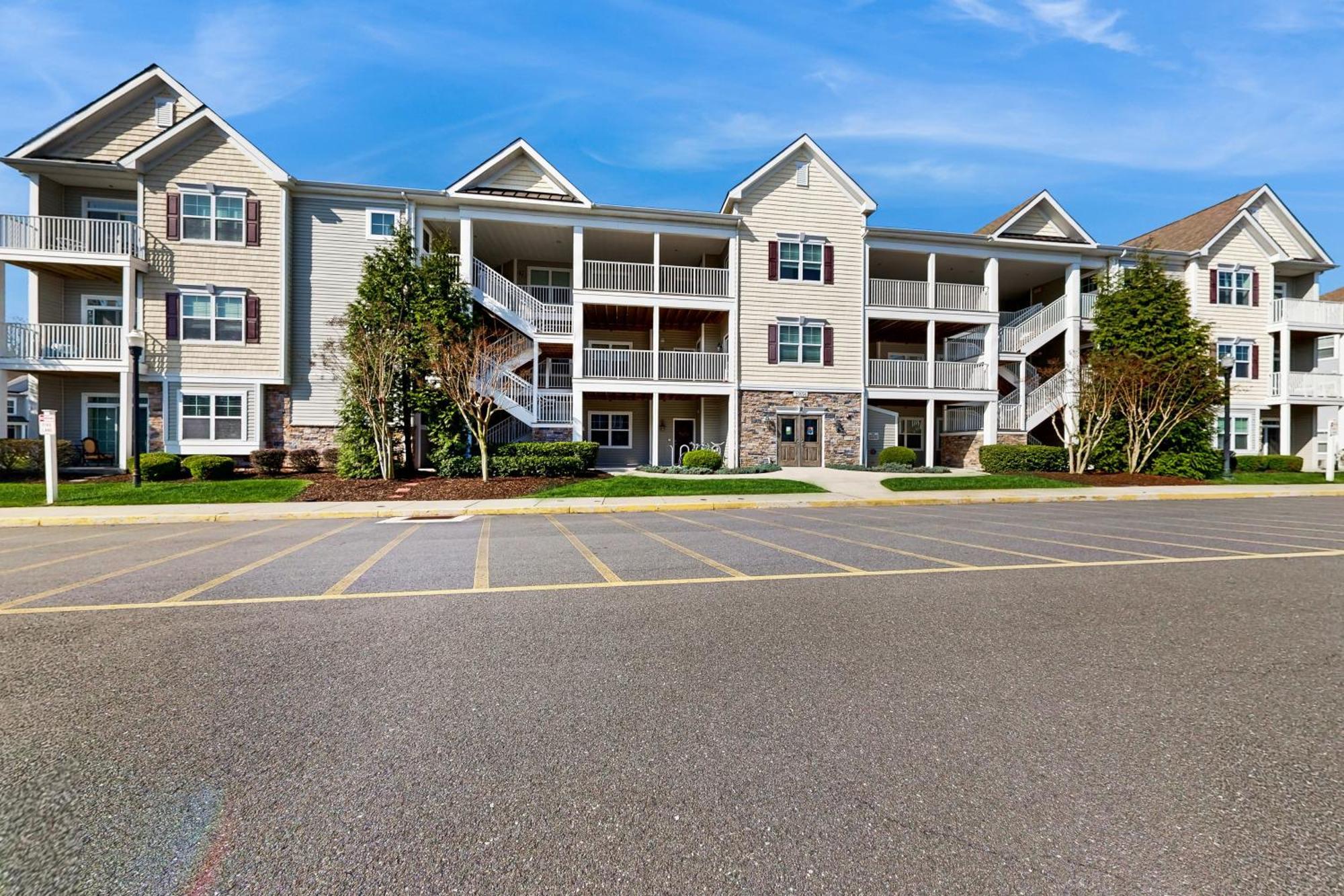 Grande At Canal Pointe -- 37697 Ulster #12 Apartment