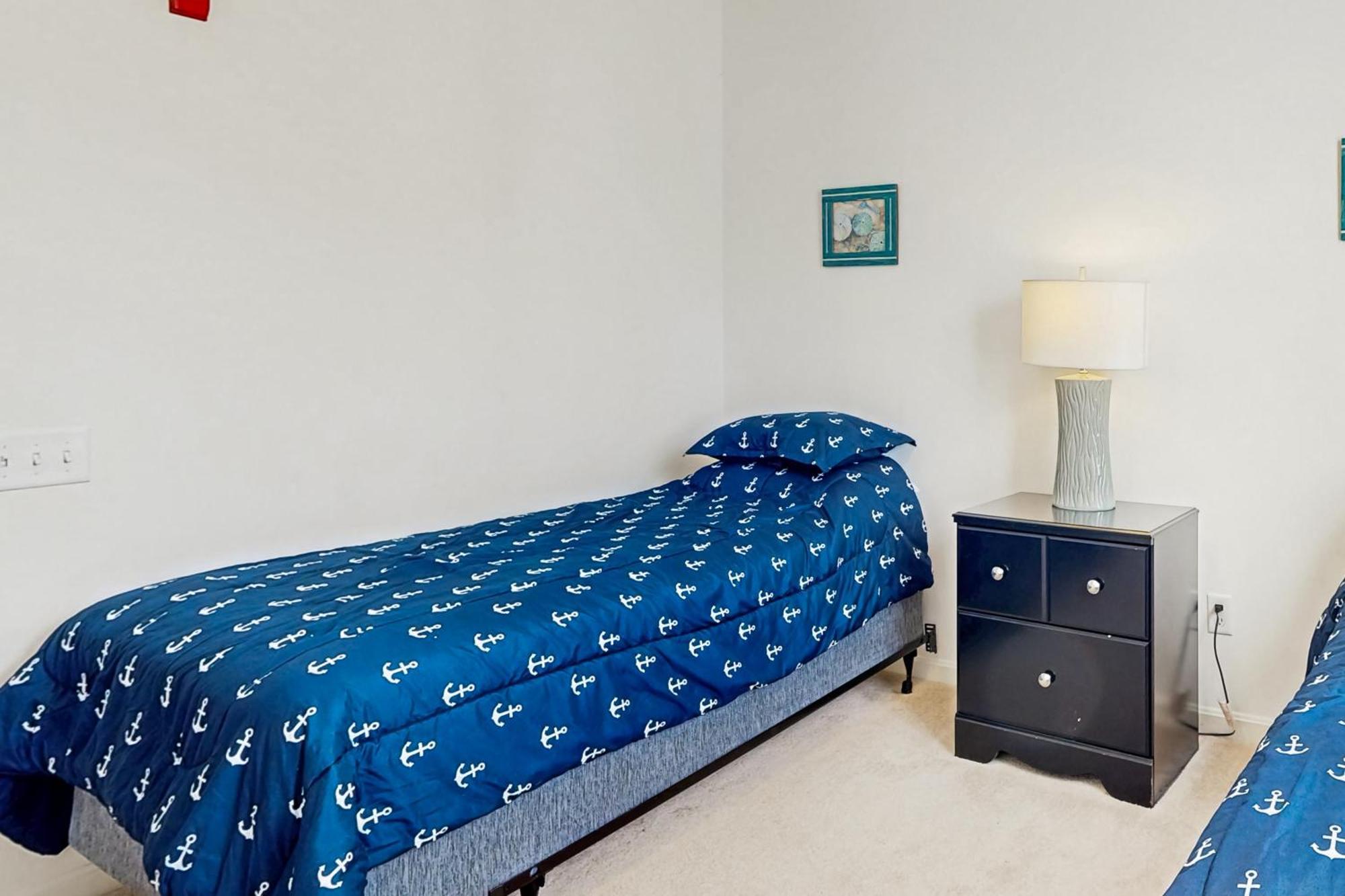 Apartment Grande At Canal Pointe -- 37697 Ulster #12