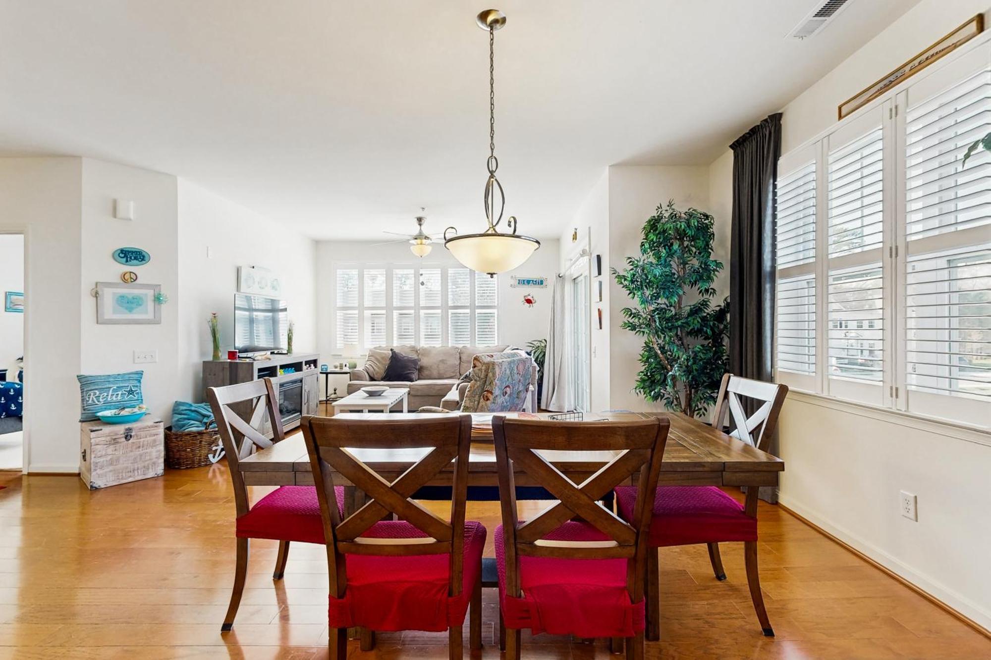 Apartment Grande At Canal Pointe -- 37697 Ulster #12