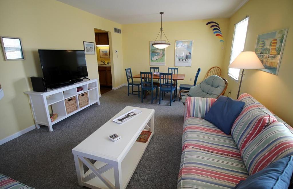 King Charles Avenue 408 #1 Holiday home *