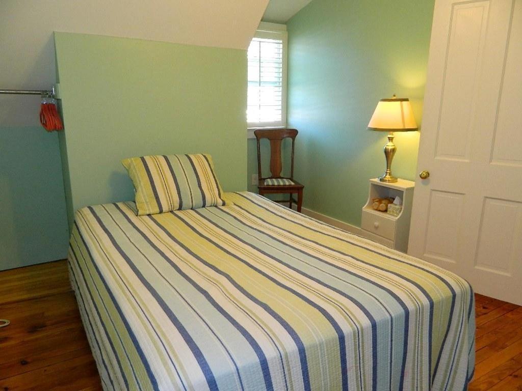 Laurel Street 204 *