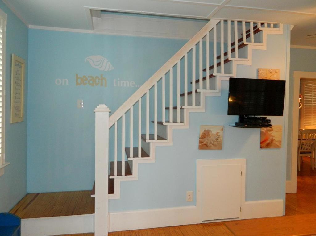 Laurel Street 204 *