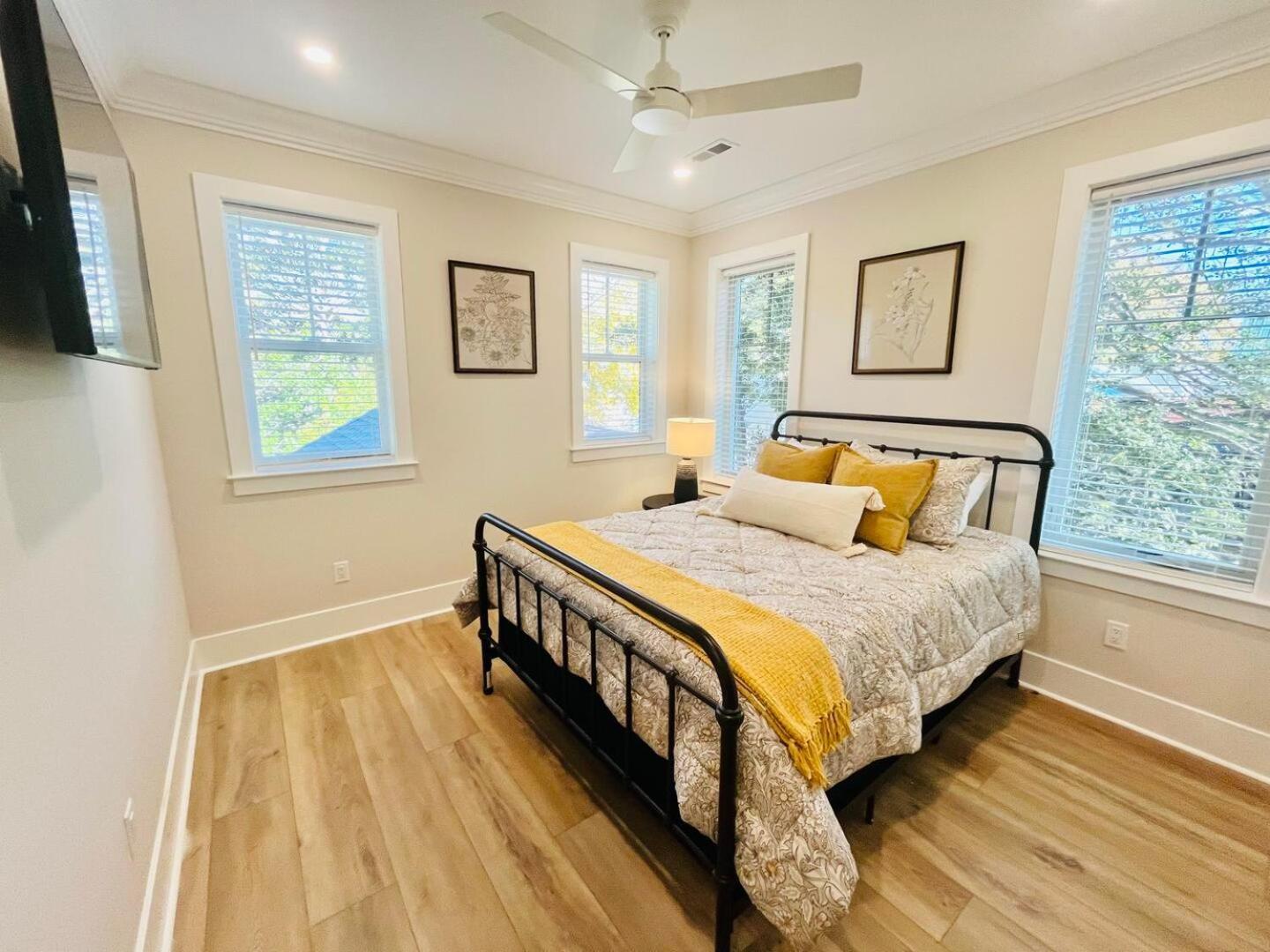 Maryland Avenue 53 *
