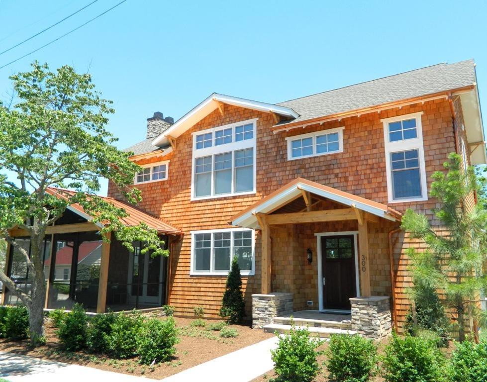 Bayard Avenue 300 *