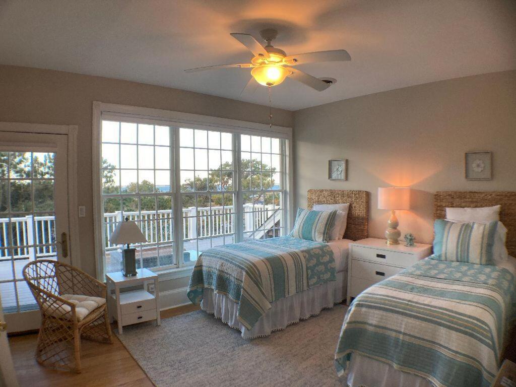 Hall Avenue 33 *
