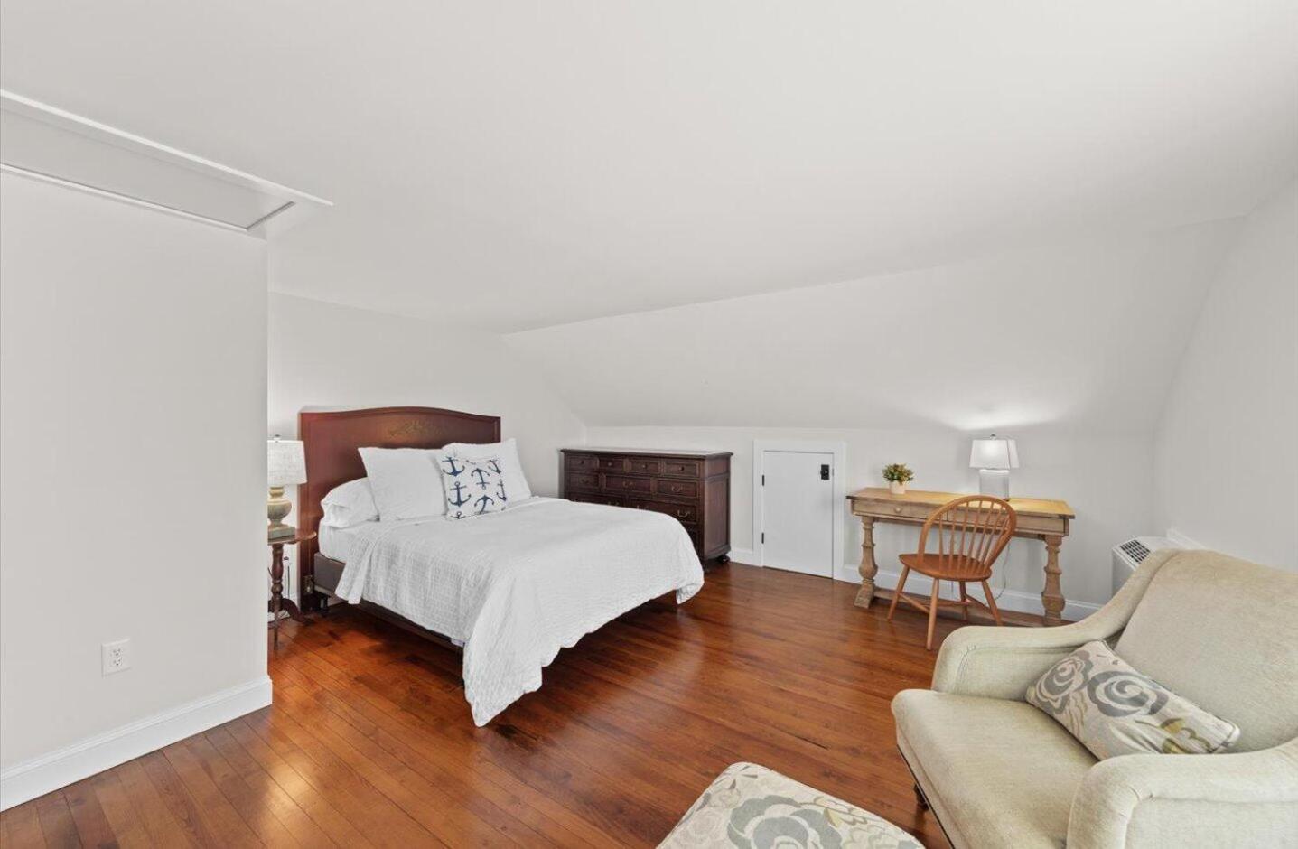 New Castle Street 111 * Rehoboth Beach