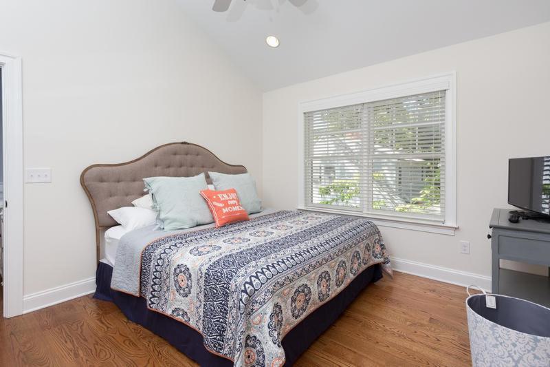 Columbia Avenue 34 *