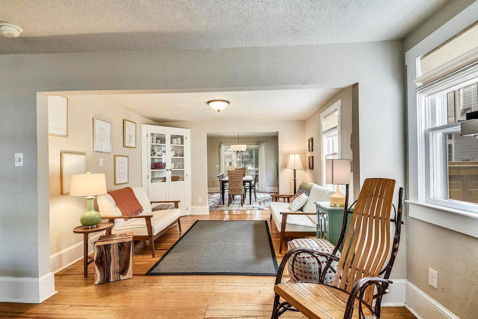 Laurel Street 108 *
