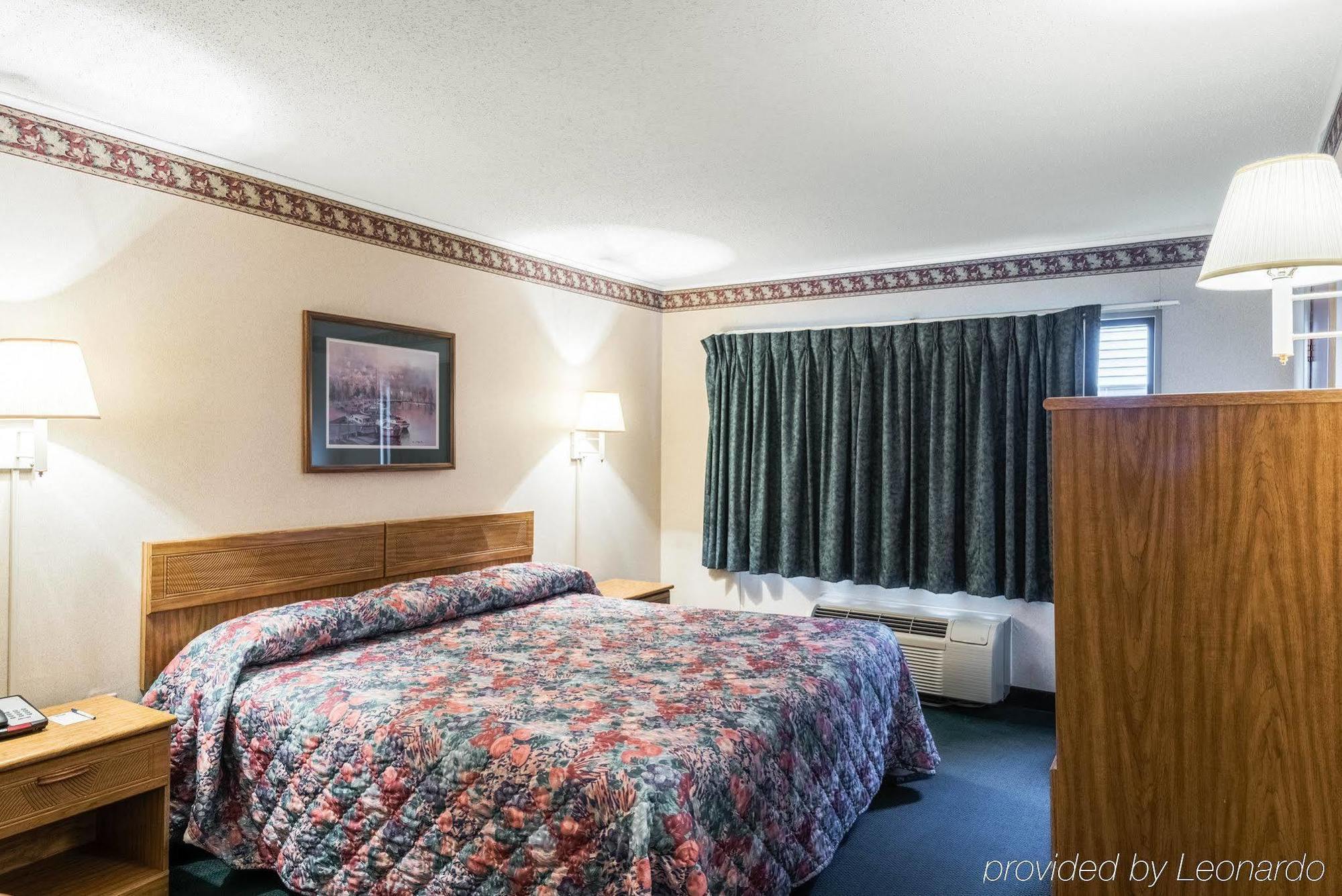 Rodeway & Hotel 2*