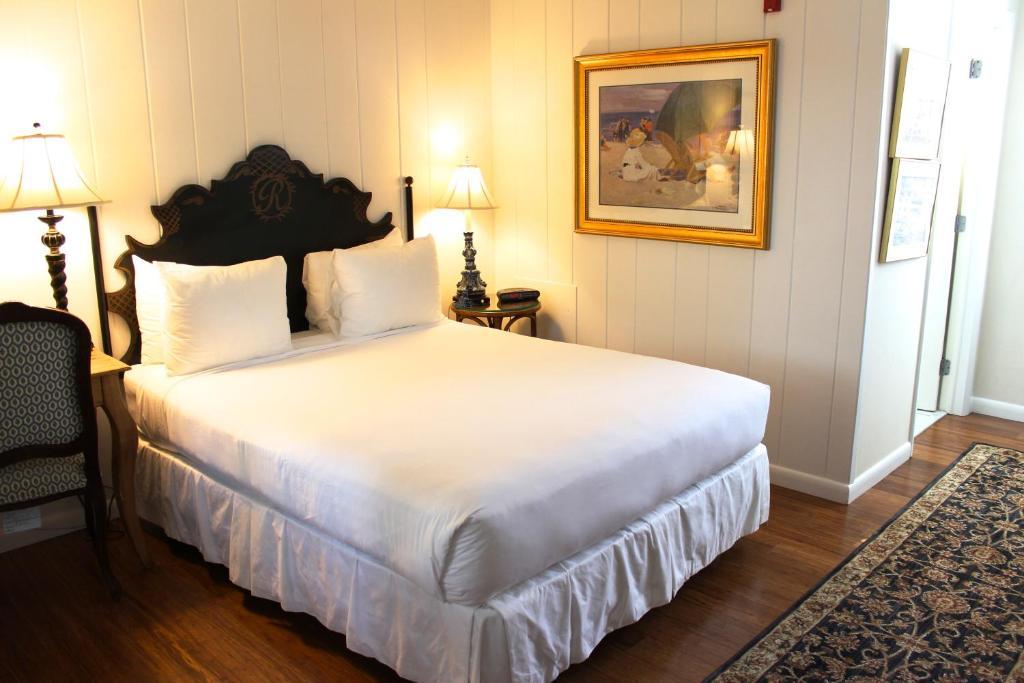 The Bellmoor And Inn