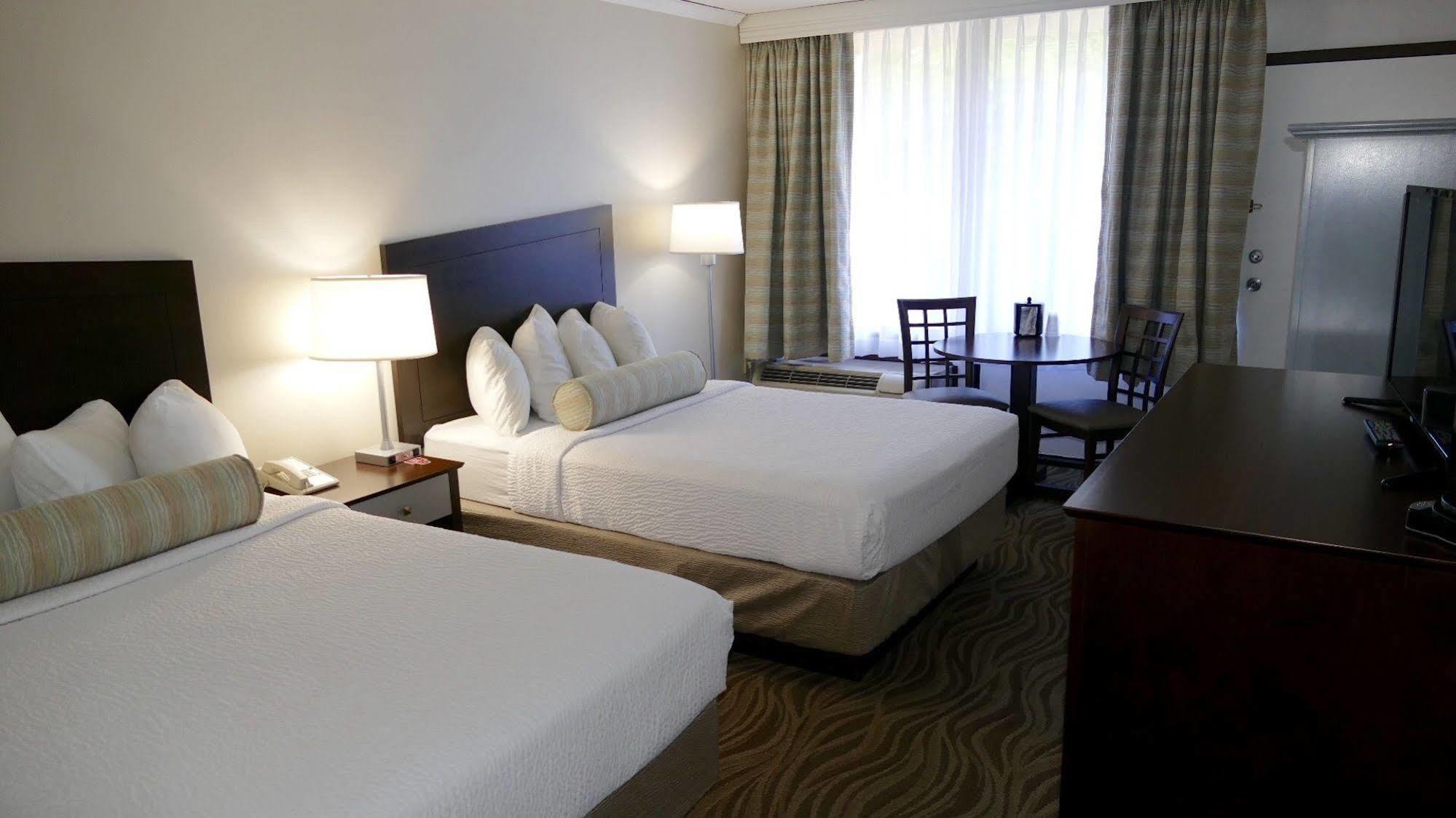The Breakers & Hotel 2*